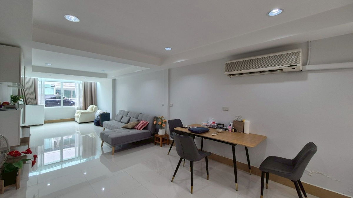 picture Townhouse for sale next to The Central Phaholyothin - 5/24
