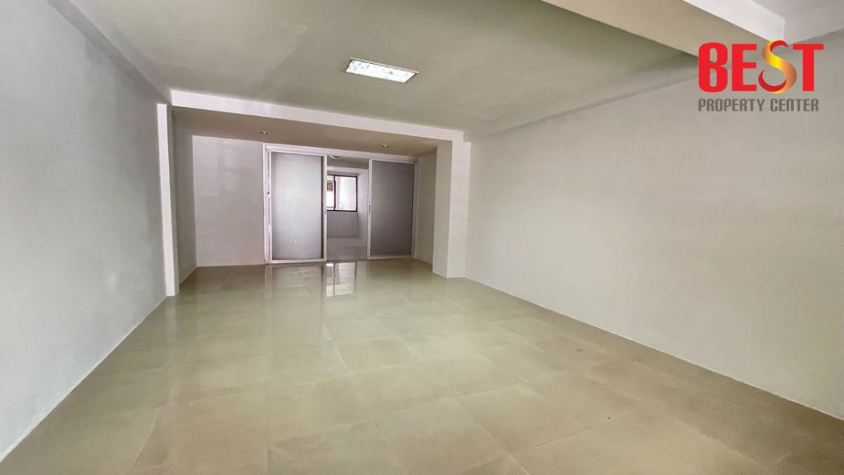 picture Modern Townhouse in Prime Prachachuen Area. Close to DPU & Major Roadways - 3/17