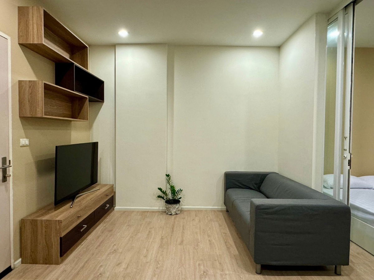 รูป ห้องสวย ตรงปก ถูกสุดๆ ชั้น 5 ตกแต่งครบ  พร้อมอยู่  8,500 บาท/เดือนโทร 0949296251 - รูปที่ 3/13