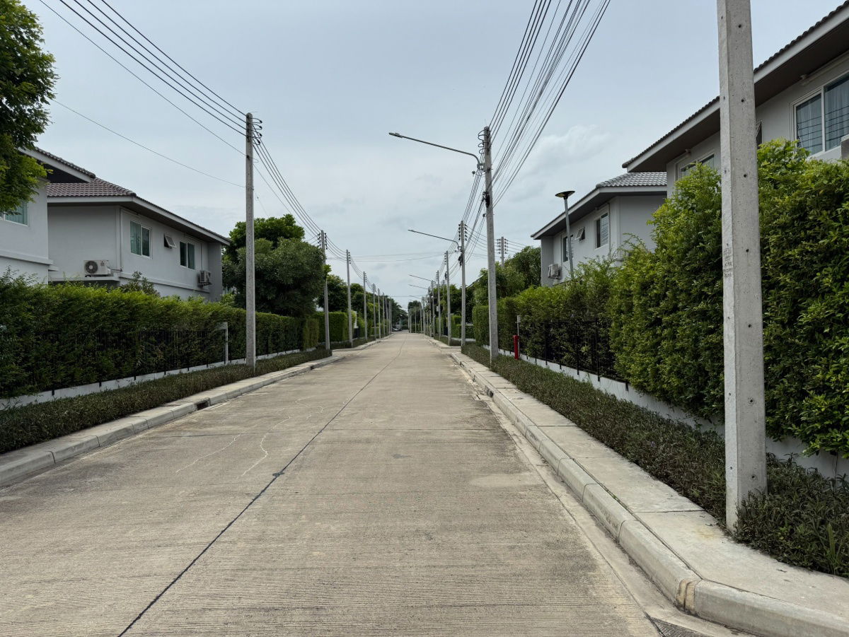 picture Beautiful, pristine condition!! The owner bought it but never moved in. Siwali Village 3, Ayutthaya. Fully furnished.  size 58.7 sq m. - 13/17