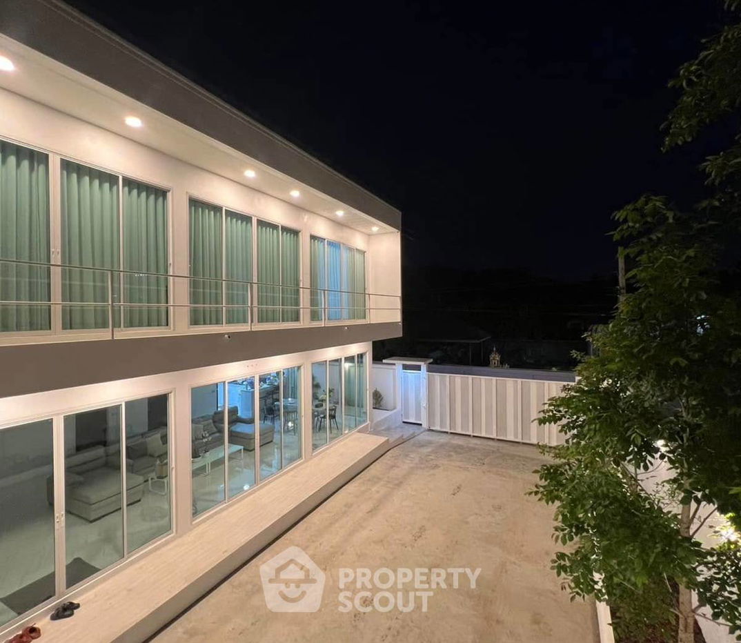 picture 5-BR House in Lam Prathew (ID 2029889) - 3/14