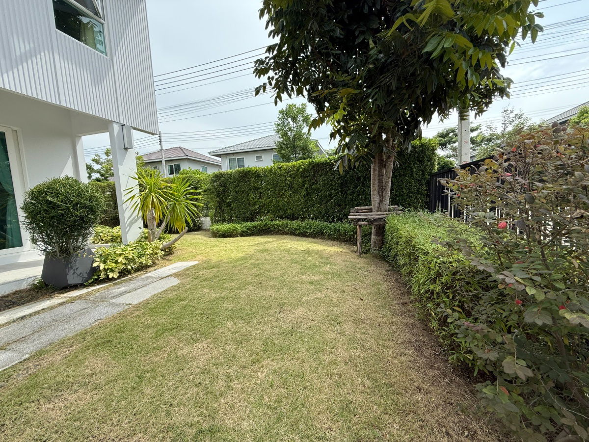 picture Beautiful, pristine condition!! The owner bought it but never moved in. Siwali Village 3, Ayutthaya. Fully furnished.  size 58.7 sq m. - 15/17