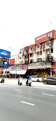 Shophouses for sale Rattana Bandit University (Rbac) : Commercial building for sale, 4 and a half floors, on Ramkhamhaeng Road, Bang Kapi, good location, near the Orange Line