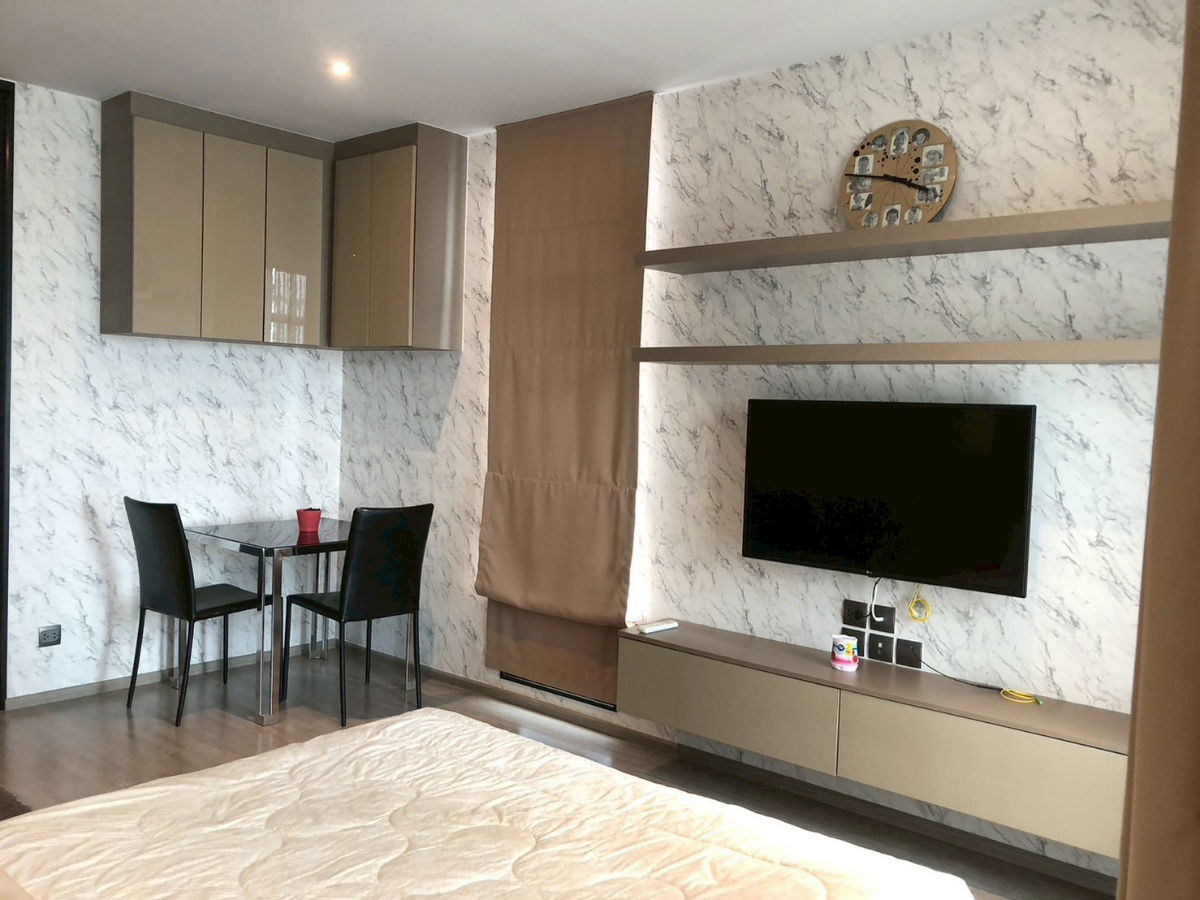 picture (For Rent) Corner Unit - Studio 30 Sqm. - Fully furnished READY TO MOVE IN - 2/12
