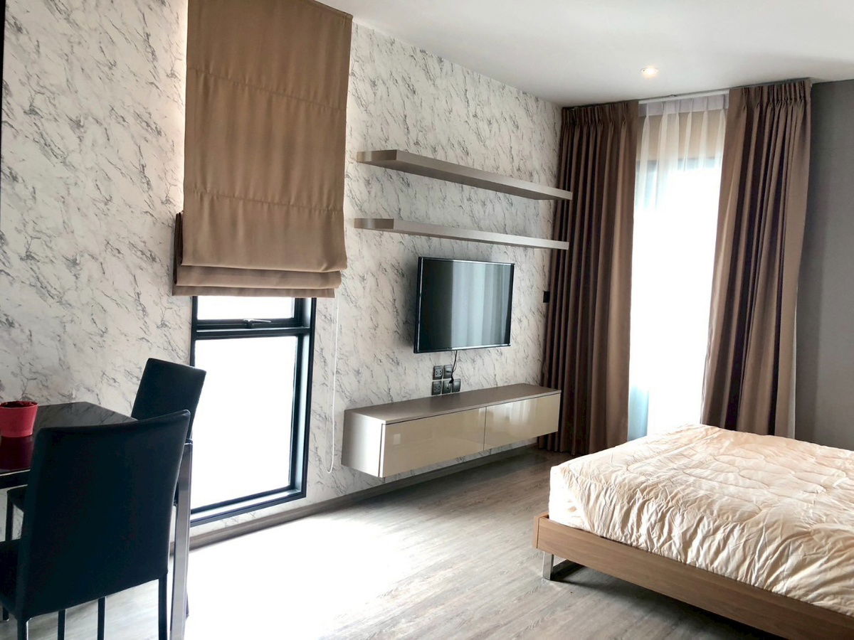 picture (For Rent) Corner Unit - Studio 30 Sqm. - Fully furnished READY TO MOVE IN - 7/12
