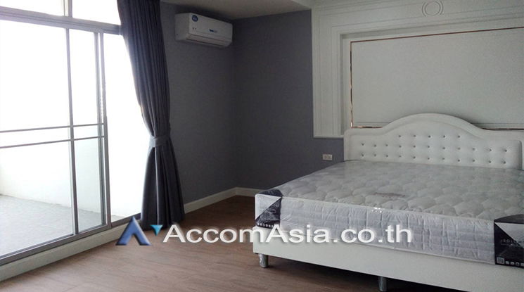 รูป 🔼🔽 AccomA 📩 Simple condo with balcony and classic light decor (1512904) - รูปที่ 1/5