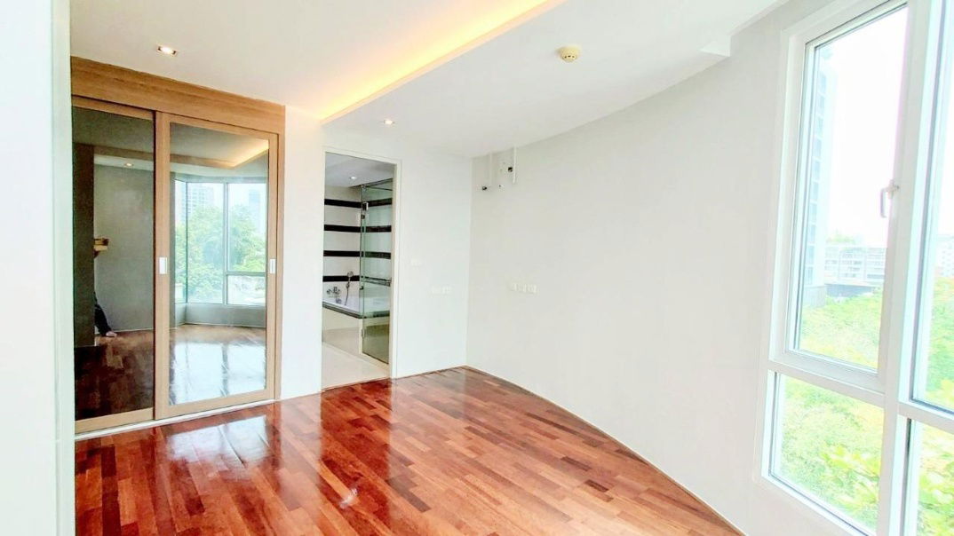 picture For sale: Beverly 33, 1 bedroom, corner unit, 6th floor, size 50 sqm., newly renovated, 300 m from BTS Phrom Phong. - 2/12
