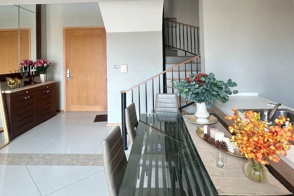 picture 🔥 For Rent !!🔥 Code C20230207904..........The Empire Place, 2 bedroom Duplex, 2 bathroom, high floor 13++, furnished, ready to move in 📣📣 - 4/8