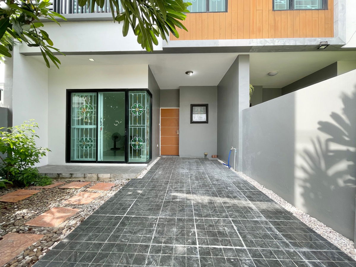รูป ขายถูก ทาวน์โฮม 2 ชั้น Rest Town บางนา หลังมุม สภาพดี เพียง 700 เมตร จากถนนบางนา-ตราด ใกล้วงแหวน  ทางด่วนบูรพาวิถี เมกา บางนา และสนามบินสุวรรณภูมิ - รูปที่ 3/25