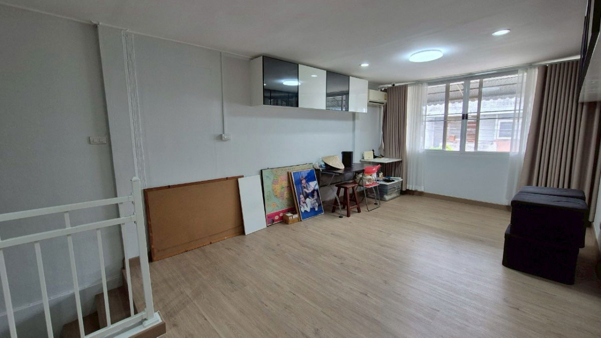 picture Townhouse for sale next to The Central Phaholyothin - 21/24