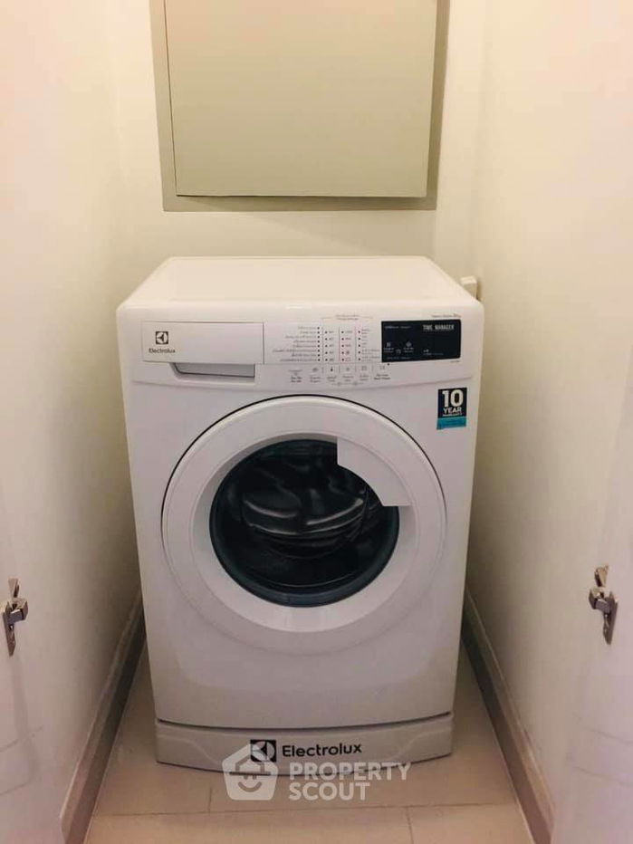 picture 2-BR Condo at Ideo Mobi Rama 9 near MRT Phra Ram 9 (ID 941428) - 6/6