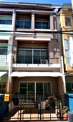 Townhouses for rent : House for rent BannKlangMueng Ladprow71 pls call 0996545197
