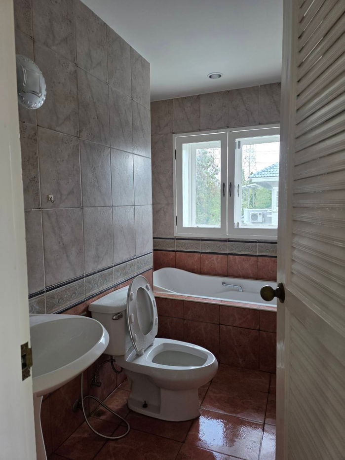 picture 2-storey detached house for sale, Flora Ville Village, Suwinthawong Road, Nong Chok, near 7-Eleven, area 171 sq m, 4 bedrooms - 4/11