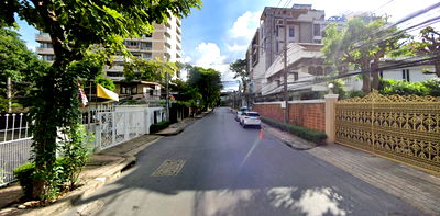 ที่ดิน ม.ศรีนครินทรวิโรฒ วิทยาเขตประสานมิตร : ขายที่ดินพร้อมสิ่งปลูกสร้าง ซอยสุขุมวิท 47 !