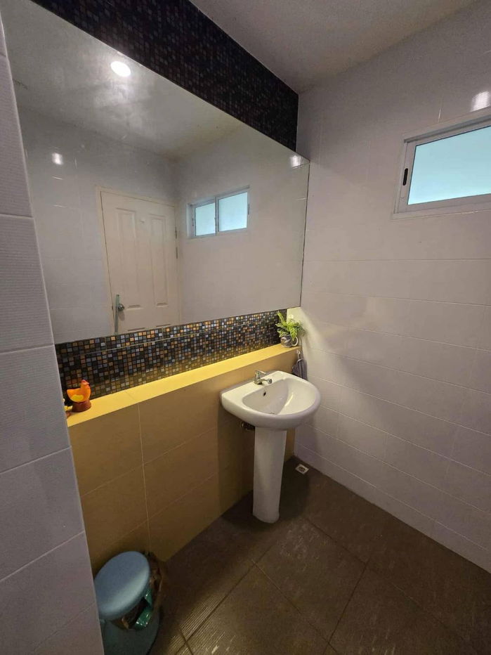 picture R2566 Townhome For Rent Nalin Avenue 2 - 9/16