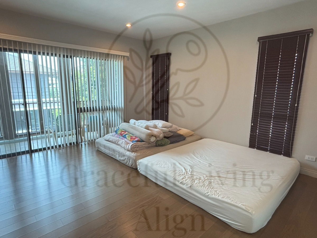 picture For Sale | Burasiri Pattanakarn 87 – 4 Bedroom Home | Northern Facing | Tranquil Family Space - 5/10