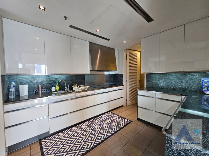 รูป 🔼🔽 AccomA 📩 Corner unit with private balcony and skyline view at The Met Sathorn (AA28194) - รูปที่ 5/15
