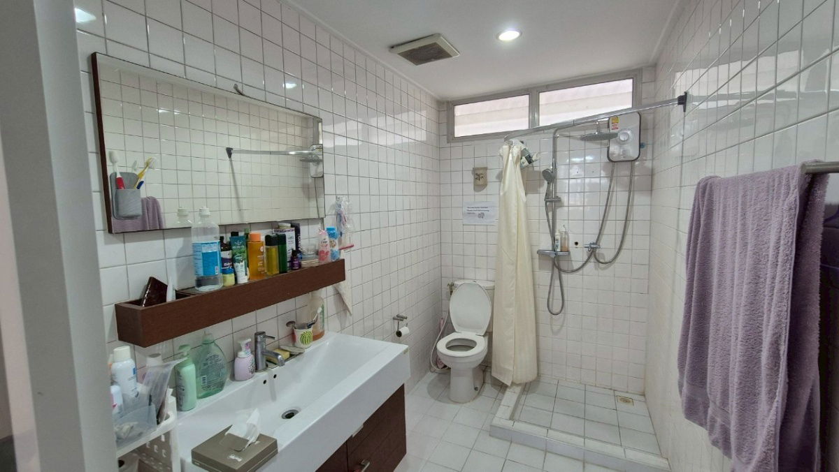 picture Townhouse for sale next to The Central Phaholyothin - 24/24