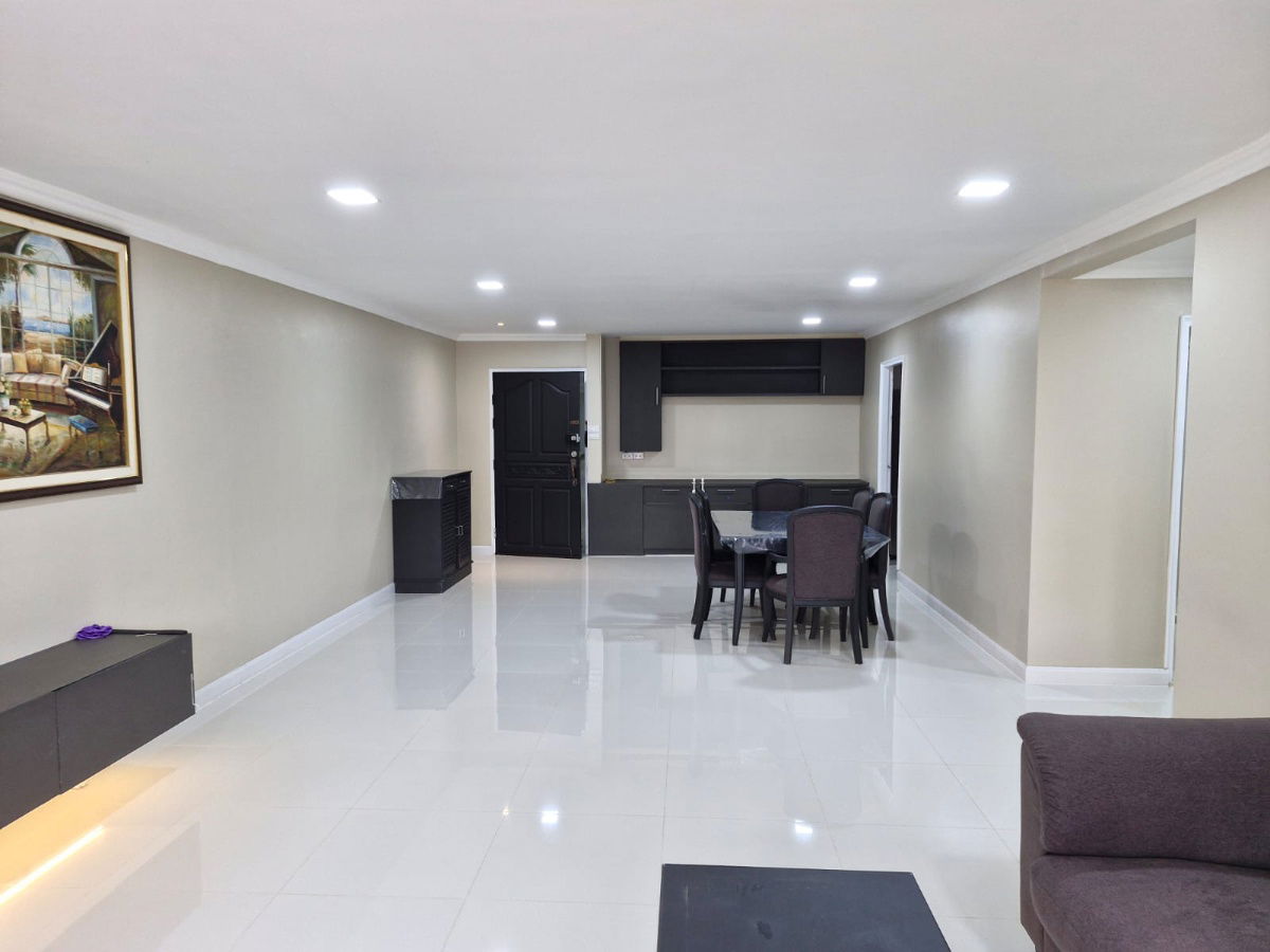 รูป Condo for Rent DS Tower 2 Sukhumvit Soi 39 3 Bedrooms 150 Sq 7 Floor  - รูปที่ 5/32