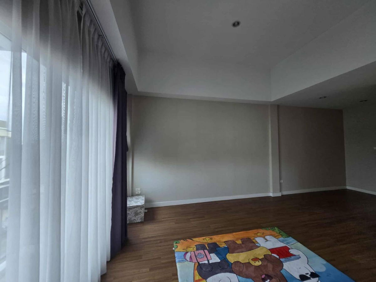 picture R2566 Townhome For Rent Nalin Avenue 2 - 11/16