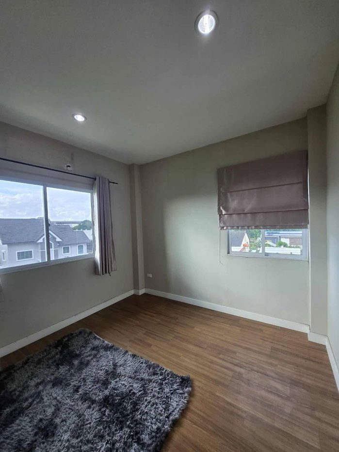picture R2566 Townhome For Rent Nalin Avenue 2 - 8/16