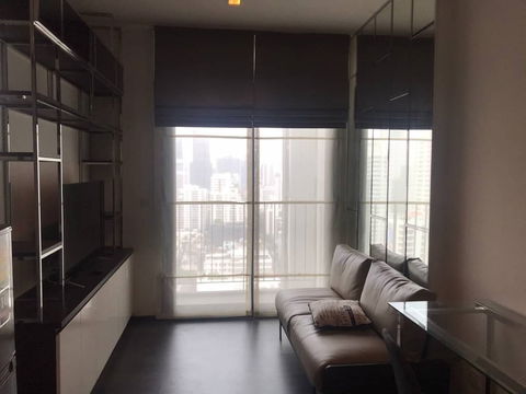 Edge Sukhumvit 23 (1bed1bath 30sqm)