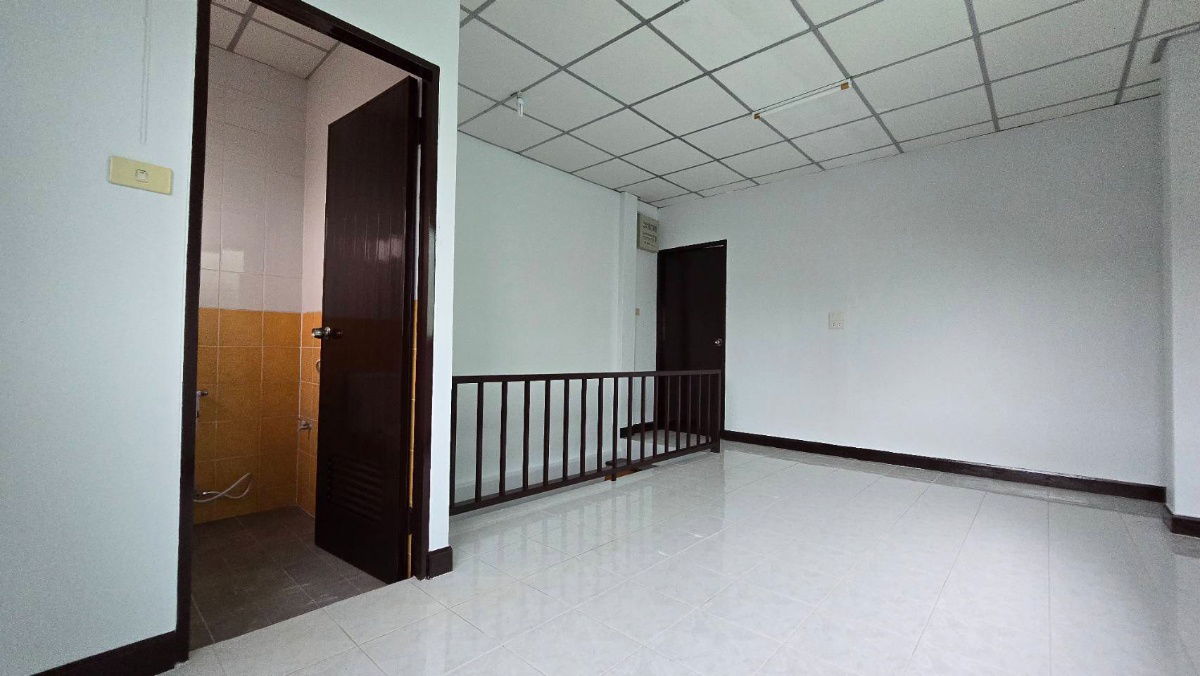 รูป ให้เช่าบ้านสองชั้น ซอยวิภาวดี25  4 ห้องนอน 2ห้องน้ำนื้อที่ 24 ตรว  สถานีปากซอยคือสถานีรถไฟฟ้าสายสีแดง สถานีทุ่งสองห้อง - รูปที่ 16/21