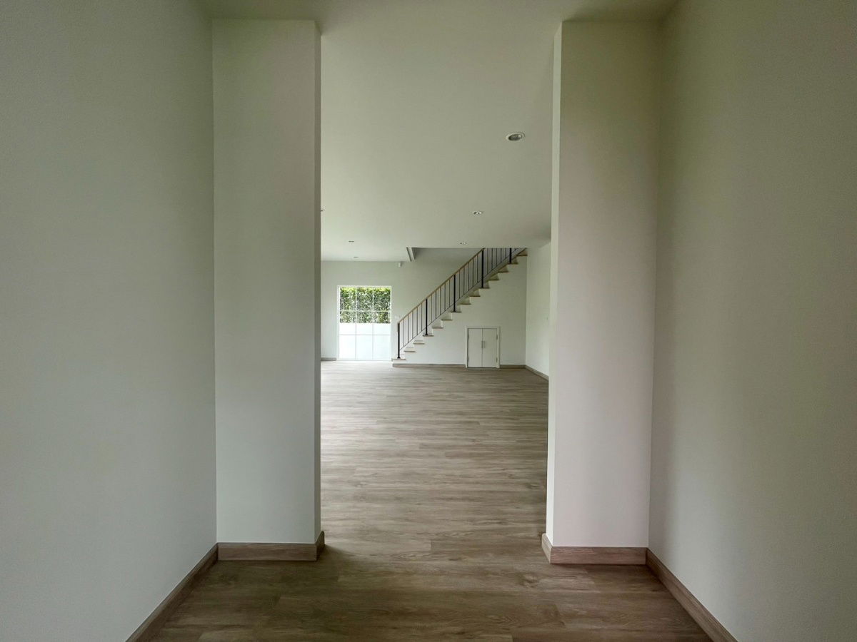 รูป 🏡 บ้านเดี่ยวหรู Modern Farmhouse แปลงมุมนอก ทิศเหนือ ใกล้สวน ฟังก์ชันครบ พร้อมที่จอดรถ 6 คัน - รูปที่ 4/15