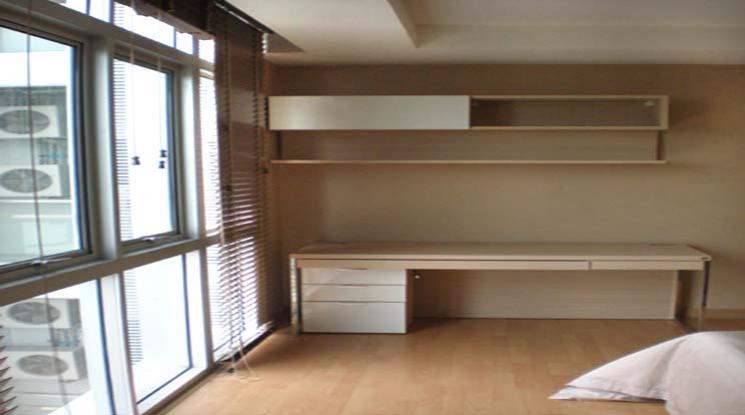 picture 🔼🔽 AccomA 📩 Modern condo with full light, built-ins and BTS access (1512272) - 7/7