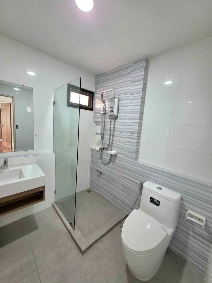 picture UK01-326 Single house for rent in Manirin Village, Nong Yai Bu: 3 bedrooms, parking for 2 cars, 25,000 baht/month, ready to move in. - 16/25