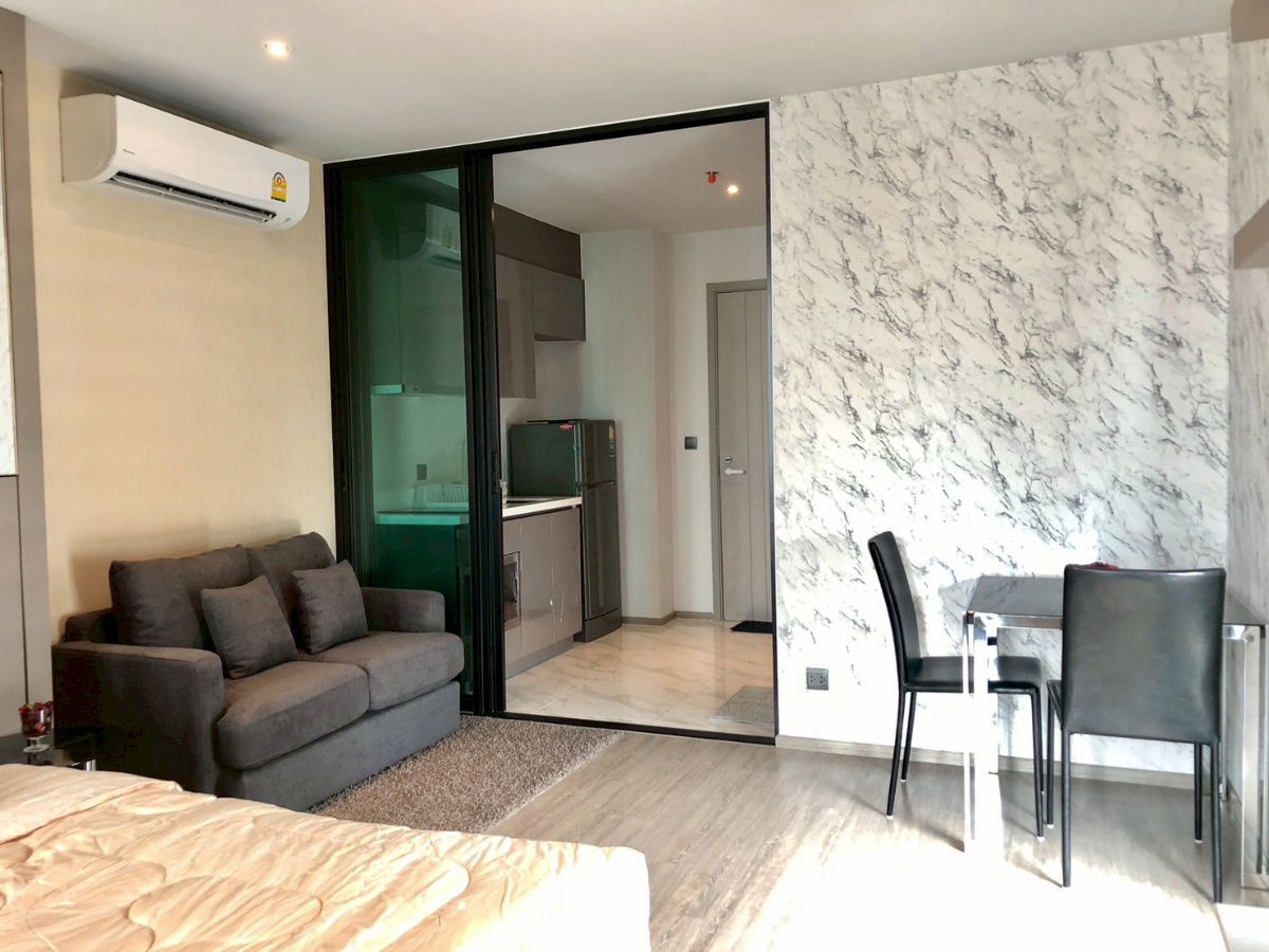 picture (For Rent) Corner Unit - Studio 30 Sqm. - Fully furnished READY TO MOVE IN - 1/12