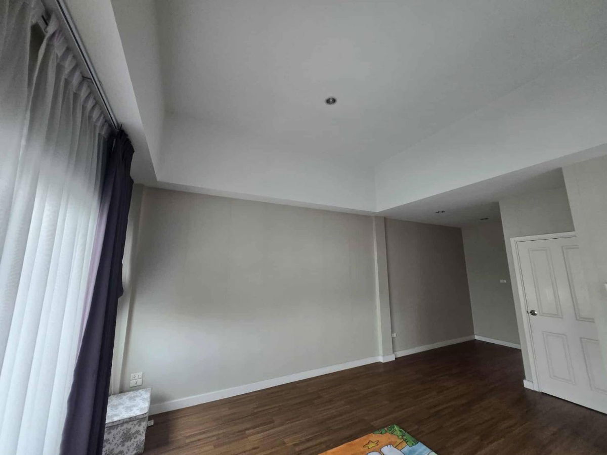 picture R2566 Townhome For Rent Nalin Avenue 2 - 13/16