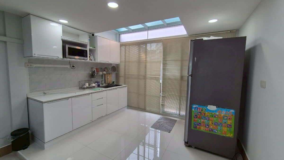 picture Townhouse for sale next to The Central Phaholyothin - 7/24