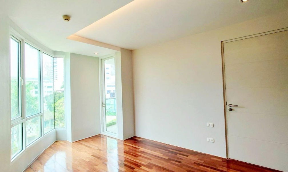 picture For sale: Beverly 33, 1 bedroom, corner unit, 6th floor, size 50 sqm., newly renovated, 300 m from BTS Phrom Phong. - 5/12