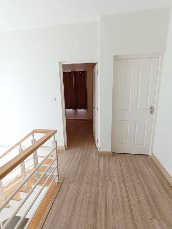รูป UK01-329 บ้านเช่าสวยพร้อมอยู่ ทริโอทาวน์ ศรีราชา ใกล้ J-Park ศรีราชา: 3 ห้องนอน จอดรถได้ 2 คัน เพียง 17,000 บาท/เดือน พร้อมเฟอร์ครบ เข้าอยู่ได้ทันที! - รูปที่ 12/19