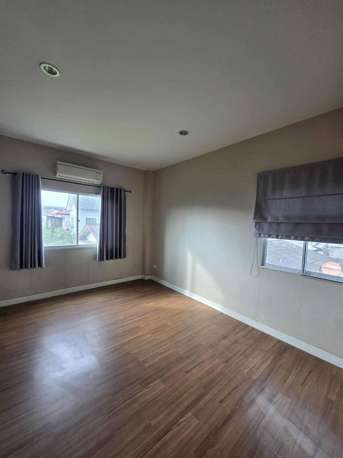 picture R2566 Townhome For Rent Nalin Avenue 2 - 15/16