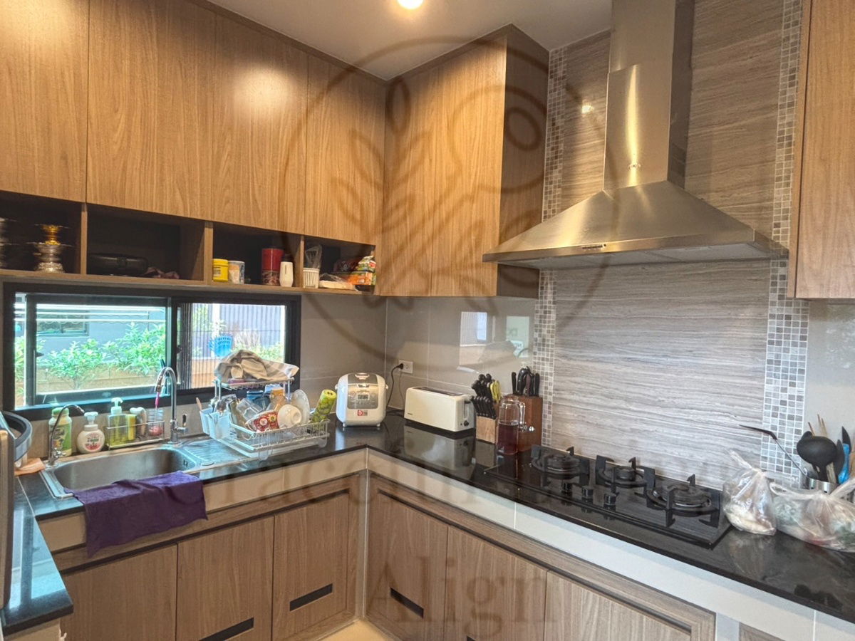 picture For Sale | Burasiri Pattanakarn 87 – 4 Bedroom Home | Northern Facing | Tranquil Family Space - 4/10
