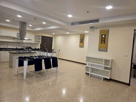 Special Price! 3 Beds  2 Baths Fully furnished - READY TO MOVE IN