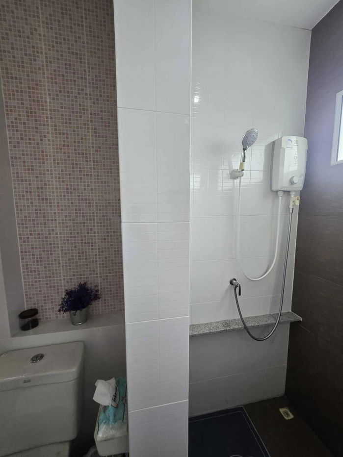 picture R2566 Townhome For Rent Nalin Avenue 2 - 10/16