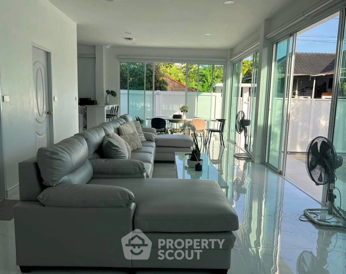picture 5-BR House in Lam Prathew (ID 2029889) - 7/14