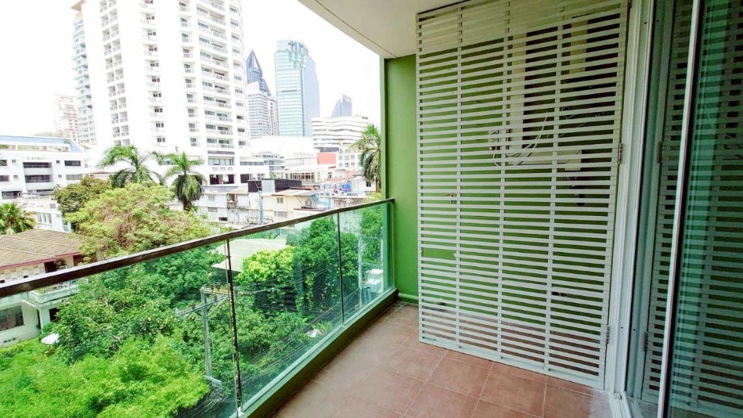 picture For sale: Beverly 33, 1 bedroom, corner unit, 6th floor, size 50 sqm., newly renovated, 300 m from BTS Phrom Phong. - 8/12