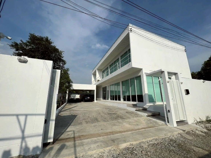 picture House near Suvarnabhumi Airport, self-built house - 1/10