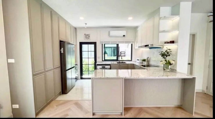 picture Centro Bangna 4 bedrooms, 5 bathrooms and maid's room - 5/10