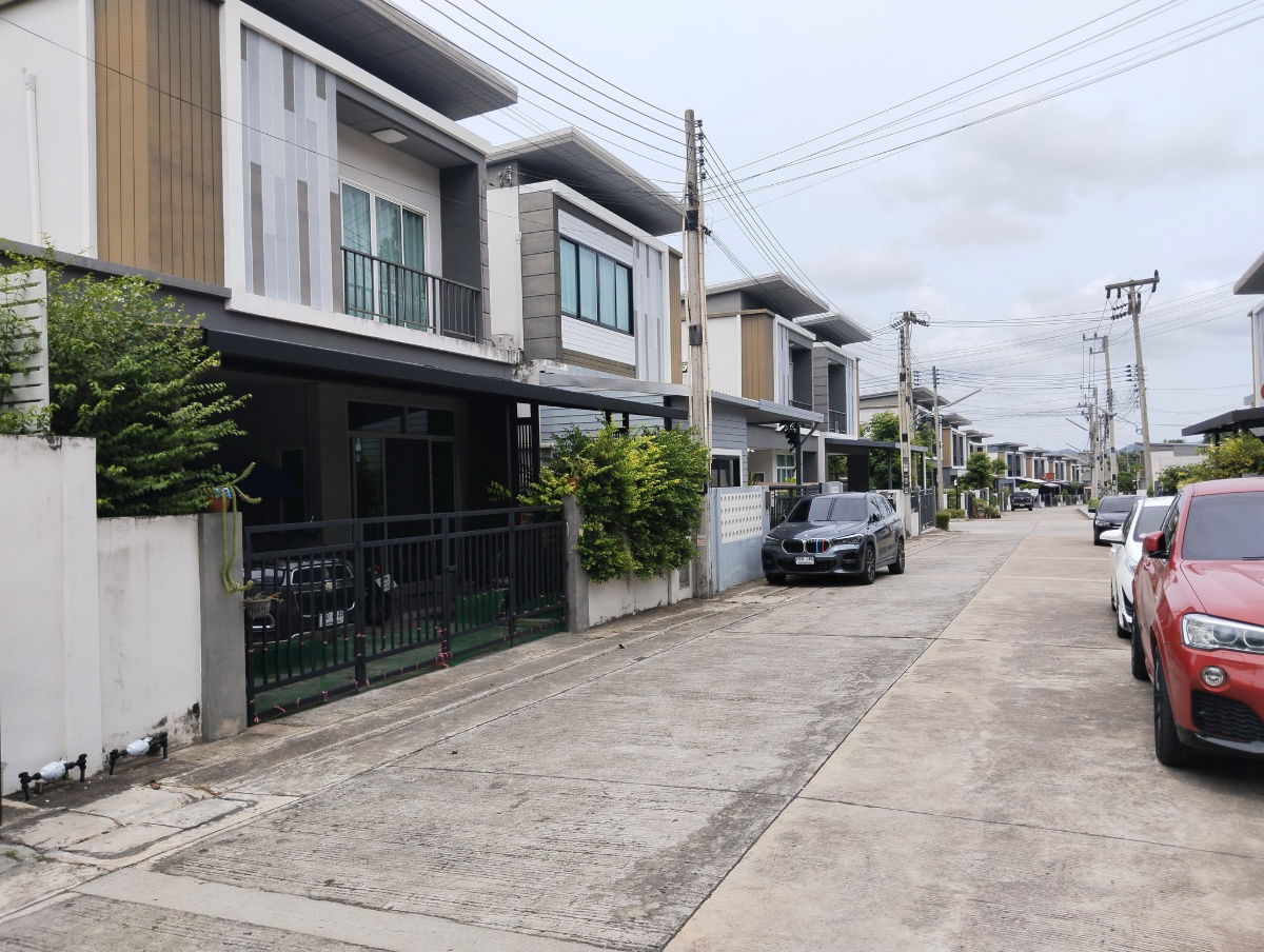 รูป UK01-329 บ้านเช่าสวยพร้อมอยู่ ทริโอทาวน์ ศรีราชา ใกล้ J-Park ศรีราชา: 3 ห้องนอน จอดรถได้ 2 คัน เพียง 17,000 บาท/เดือน พร้อมเฟอร์ครบ เข้าอยู่ได้ทันที! - รูปที่ 16/19