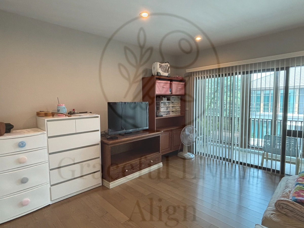 picture For Sale | Burasiri Pattanakarn 87 – 4 Bedroom Home | Northern Facing | Tranquil Family Space - 7/10