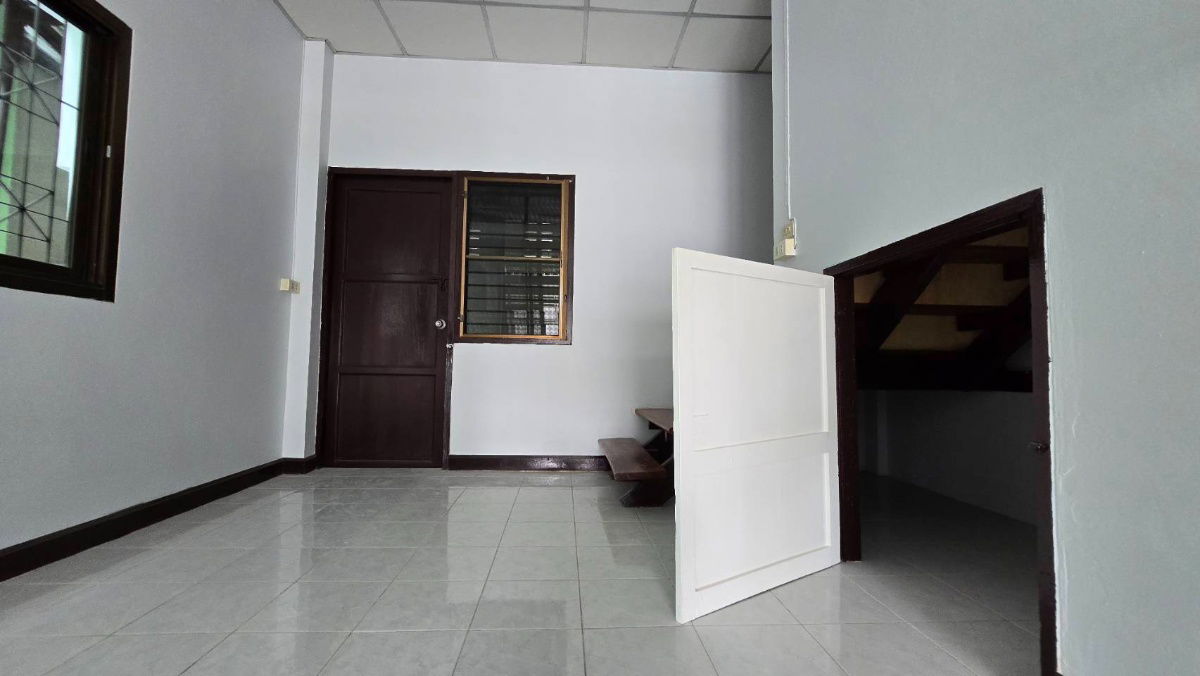 รูป ให้เช่าบ้านสองชั้น ซอยวิภาวดี25  4 ห้องนอน 2ห้องน้ำนื้อที่ 24 ตรว  สถานีปากซอยคือสถานีรถไฟฟ้าสายสีแดง สถานีทุ่งสองห้อง - รูปที่ 11/21