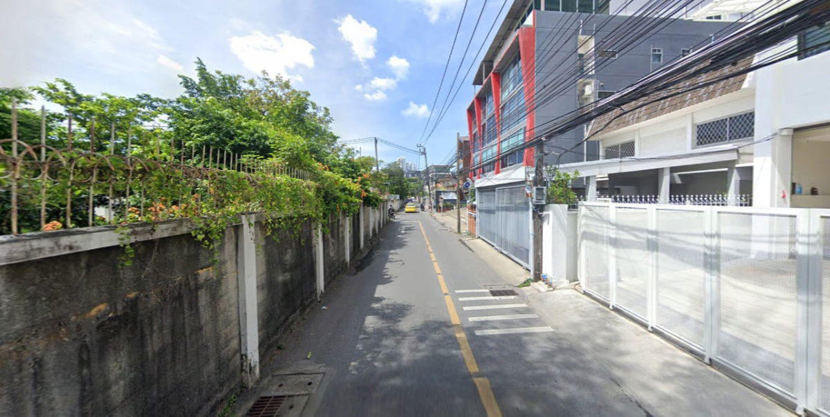 รูป ขายบ้านซอยเอกมัย 22 ใกล้ห้างดองกิ ! - รูปที่ 2/3