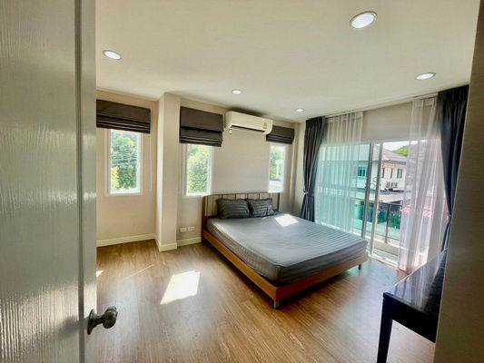 picture FOR RENT LIFE BANGKOK BOULEVARD RANGSIT / 5 bedrooms 3 bathrooms / 69 Sqw. 200 Sqm. **70,000** CLOSE TO FUTURE PARK RANGSIT - 6/15