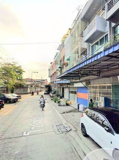 รูป ขายอาคารพาณิชย์ 3 ชั้นครึ่ง พร้อมดาดฟ้า ทำเลทอง - 00040 - รูปที่ 6/8
