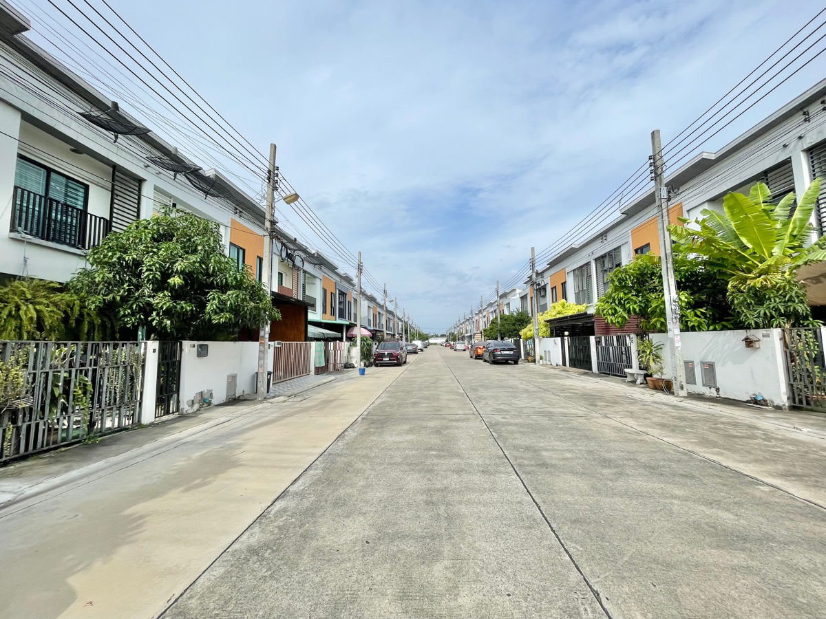 รูป ขายถูก ทาวน์โฮม 2 ชั้น Rest Town บางนา หลังมุม สภาพดี เพียง 700 เมตร จากถนนบางนา-ตราด ใกล้วงแหวน  ทางด่วนบูรพาวิถี เมกา บางนา และสนามบินสุวรรณภูมิ - รูปที่ 23/25